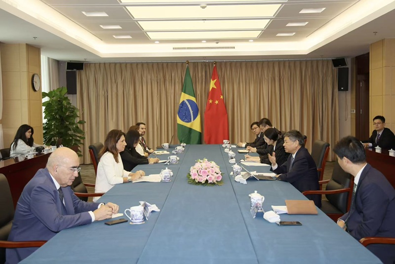 生態環境部部長黃潤秋會見聯合國氣候變化貝倫大會執行主任安娜·托尼